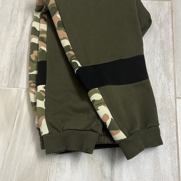 Puma Sweatpants Army and Tan Camo - Picture 2 of 6